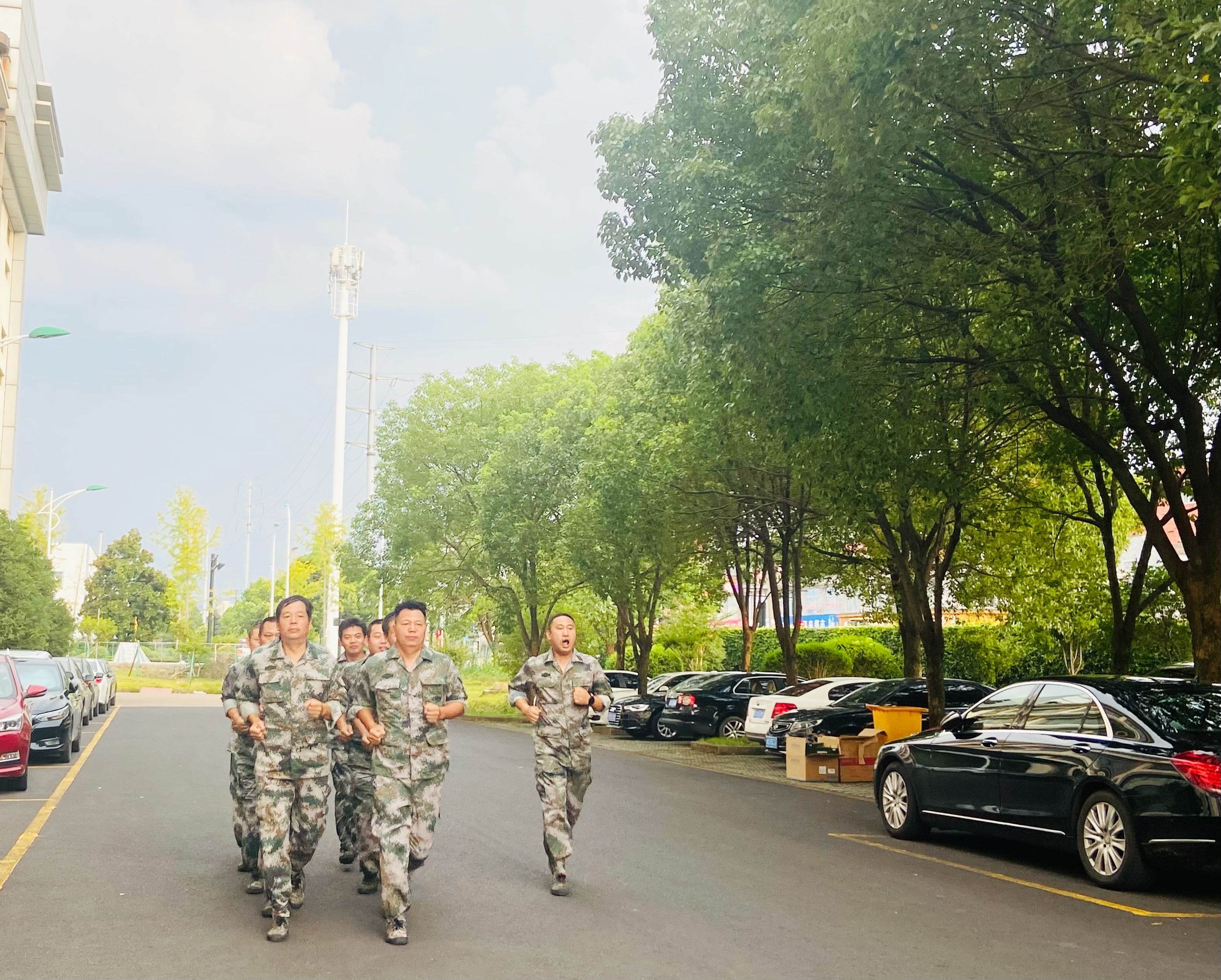 圖為經(jīng)濟護衛隊跑操訓練.JPG